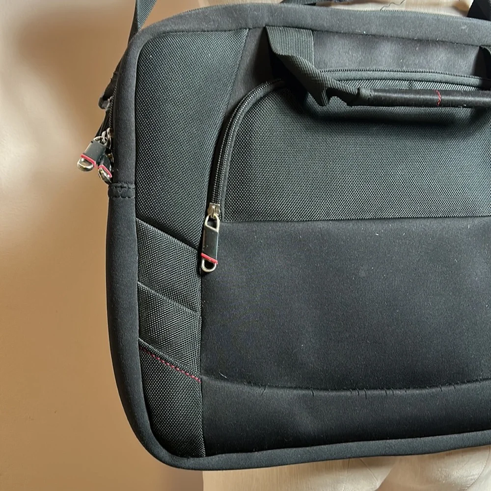 Samsonite Large Laptop Messenger Computer Bag with adjustable strap